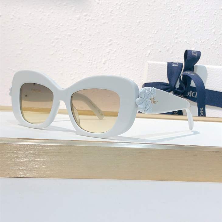 Picture of Dior Sunglasses _SKUfw80880130fw